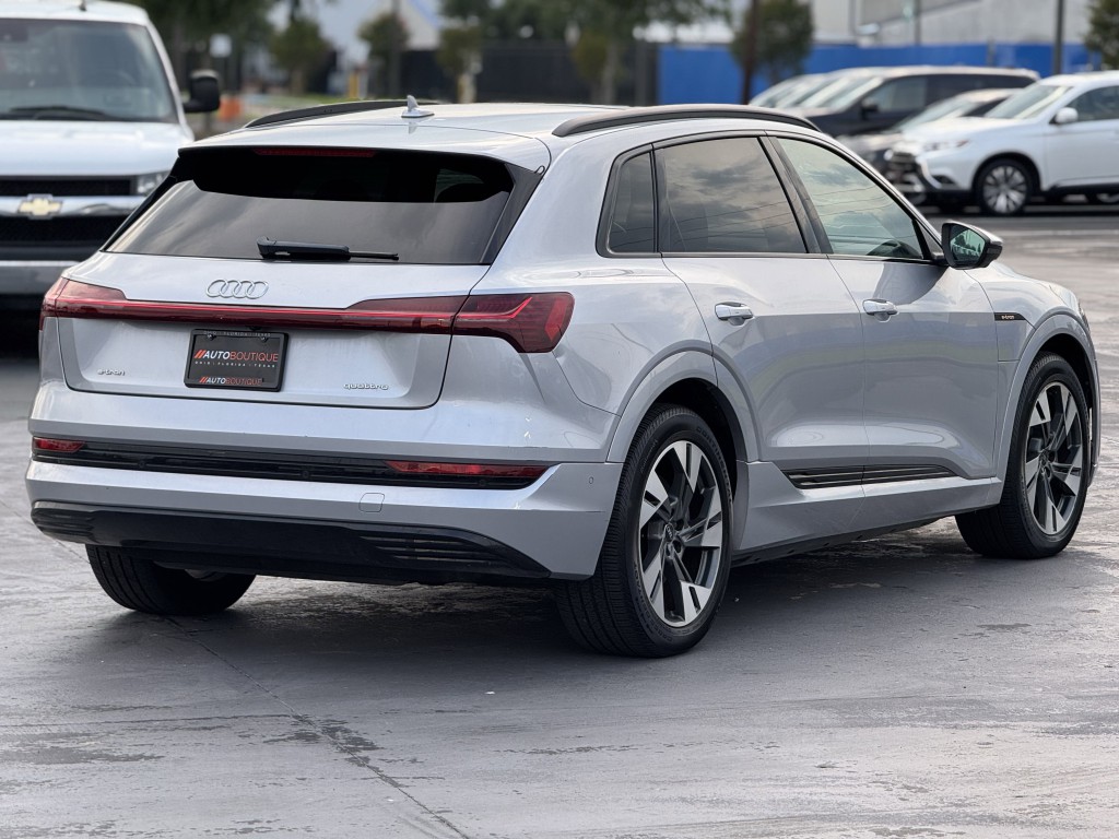 2021 Audi e-tron Image 10