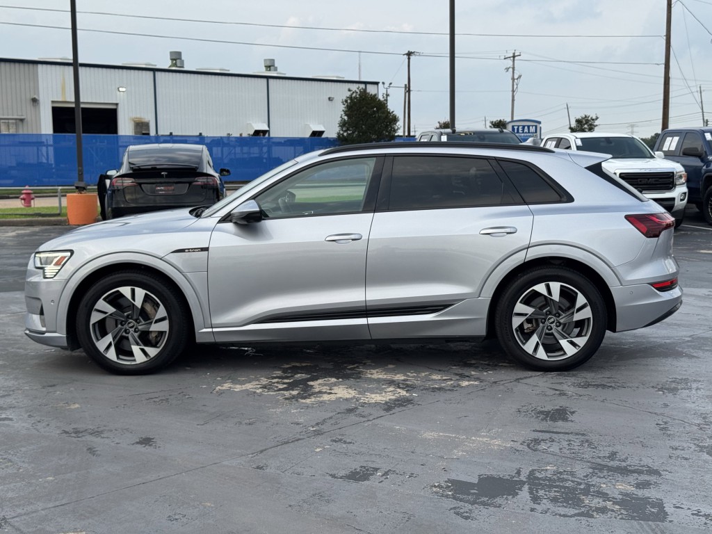 2021 Audi e-tron Image 13