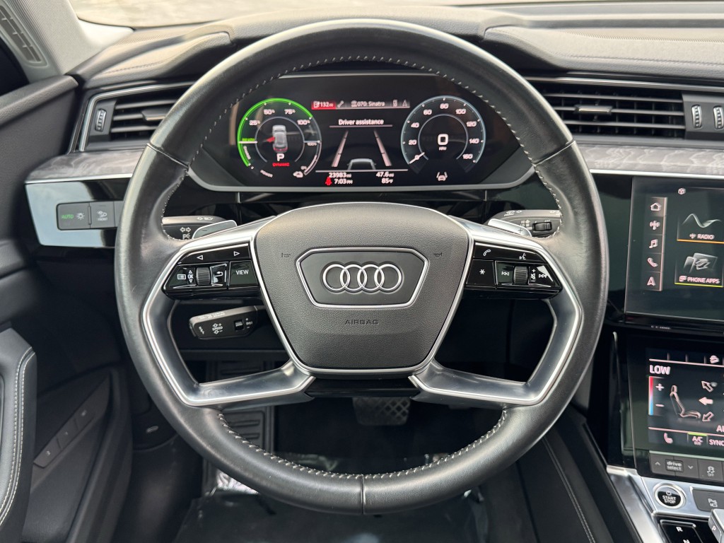 2021 Audi e-tron Image 17