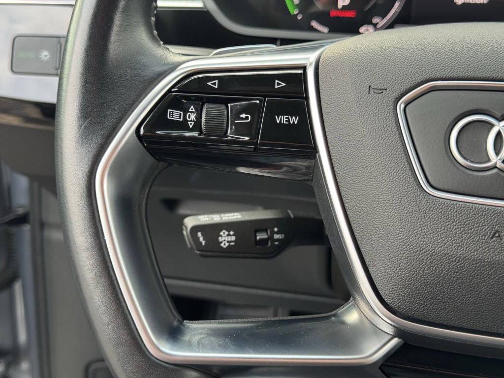 2021 Audi e-tron Image 18