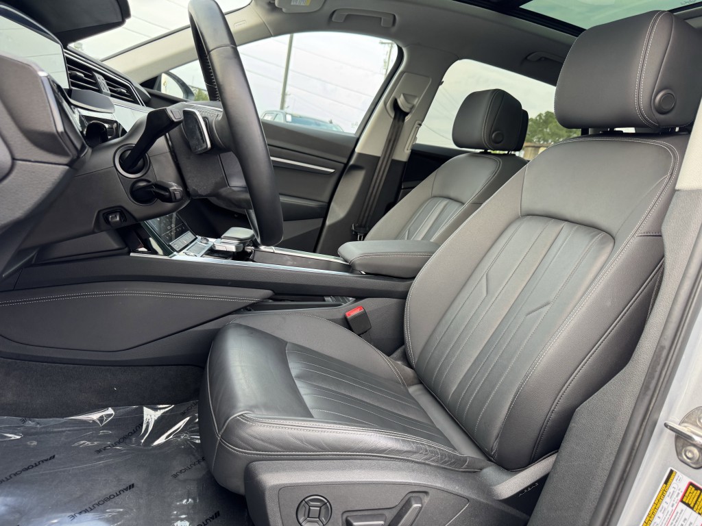 2021 Audi e-tron Image 27