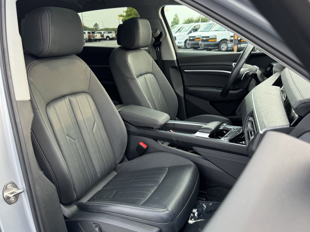 2021 Audi e-tron Image 28