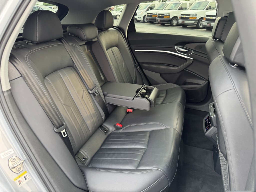 2021 Audi e-tron Image 29