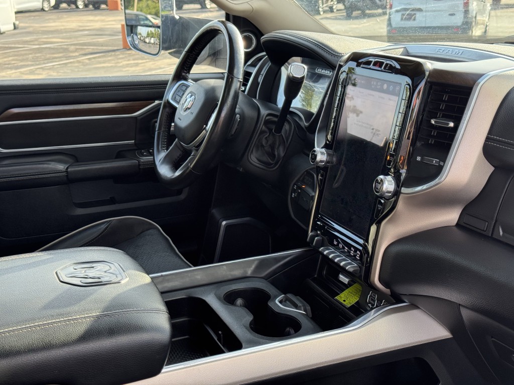 2022 RAM 3500 Image 16