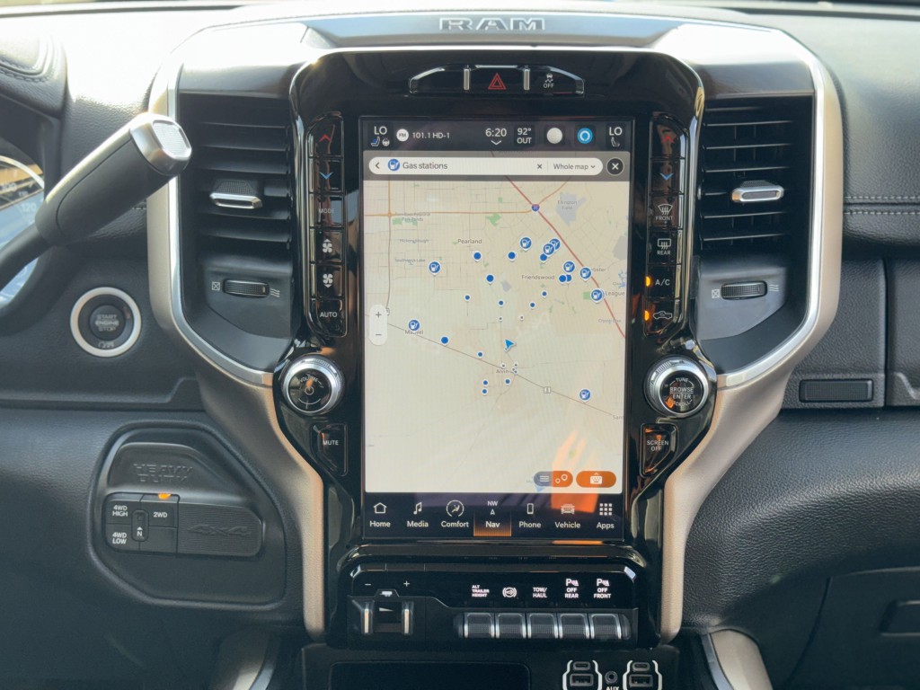2022 RAM 3500 Image 22
