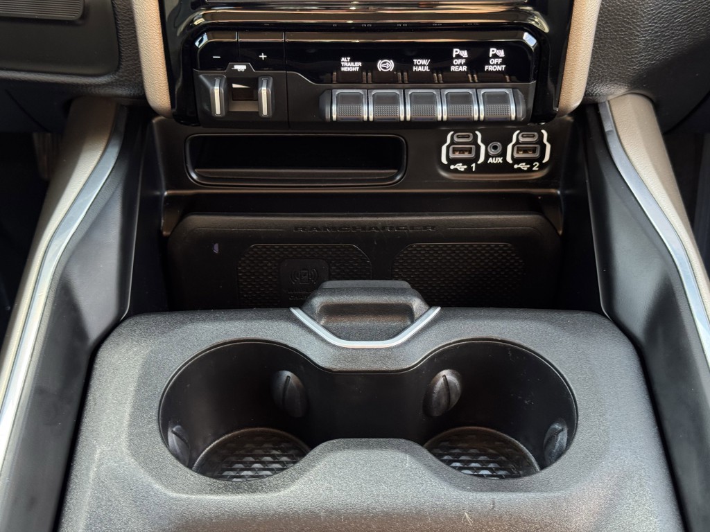2022 RAM 3500 Image 24