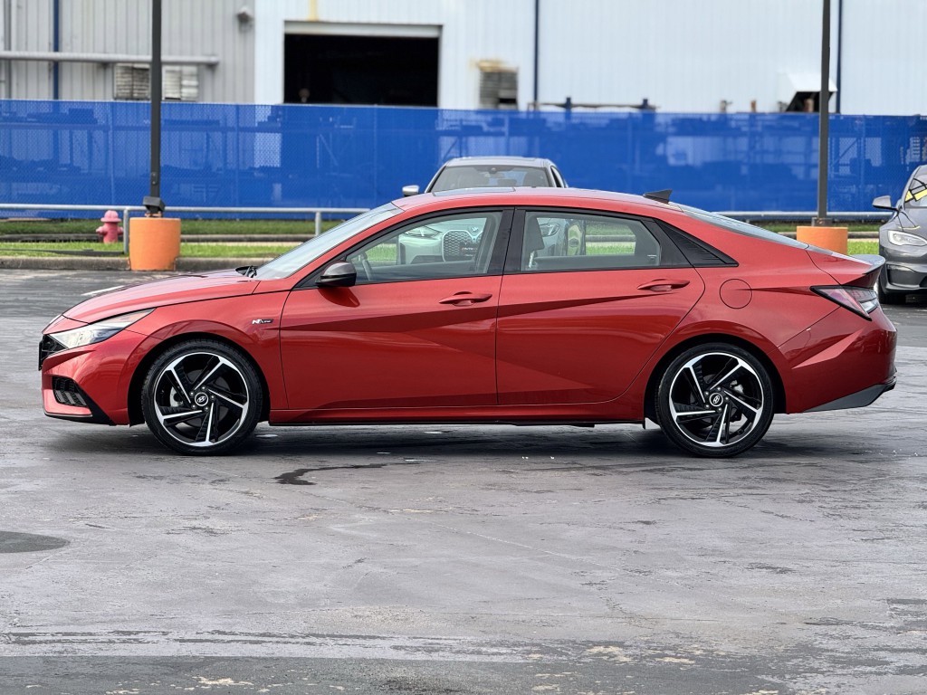 2022 Hyundai Elantra Image 8