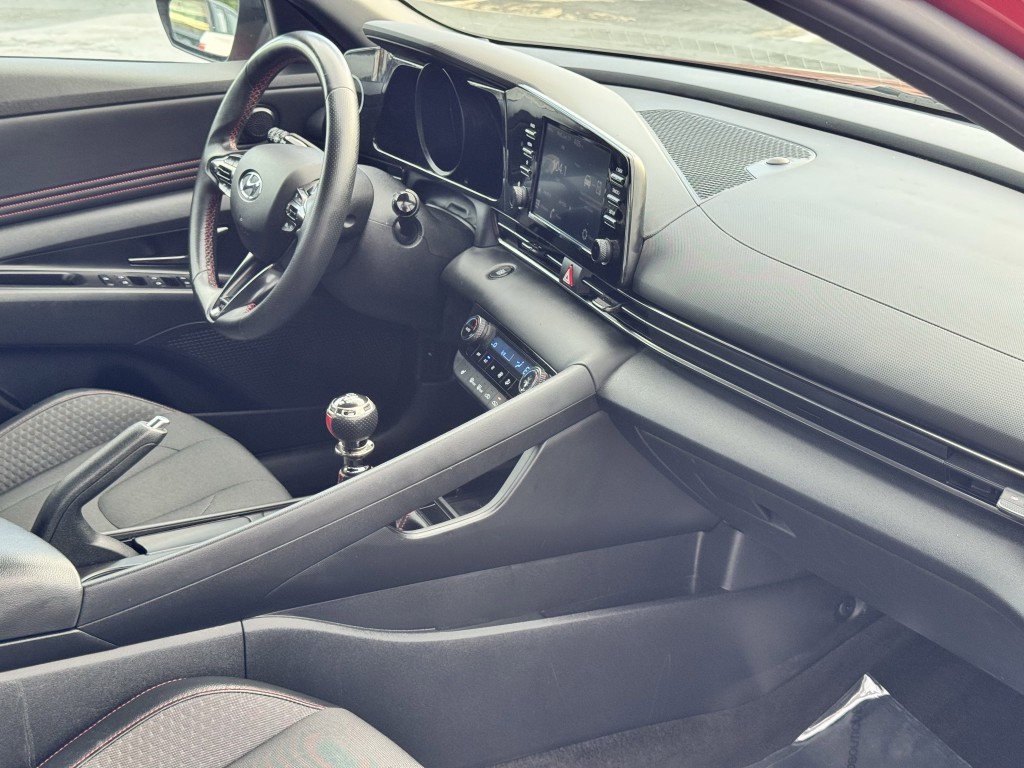 2022 Hyundai Elantra Image 13