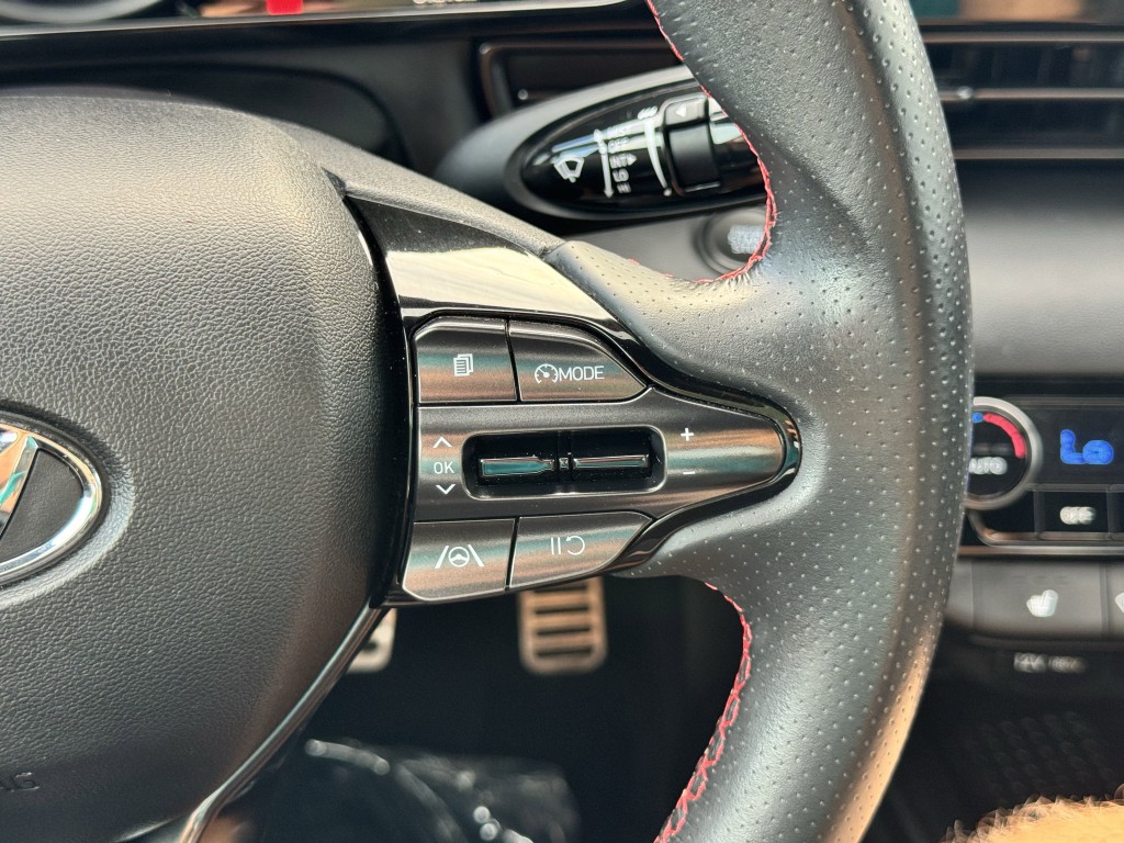 2022 Hyundai Elantra Image 17