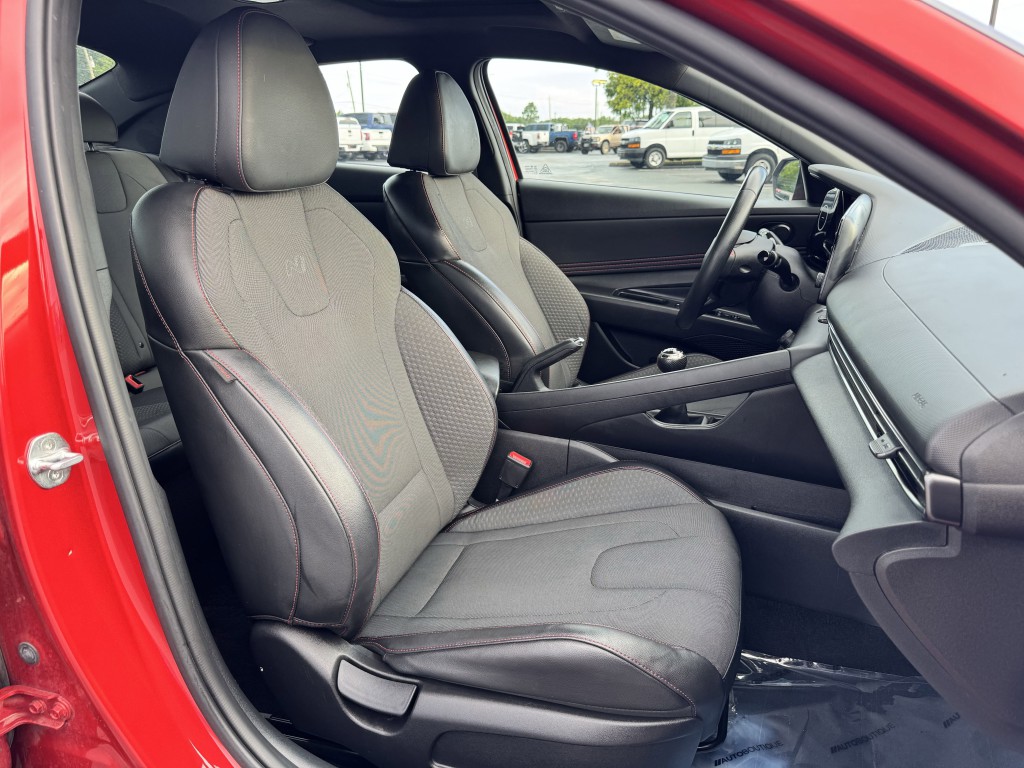 2022 Hyundai Elantra Image 25