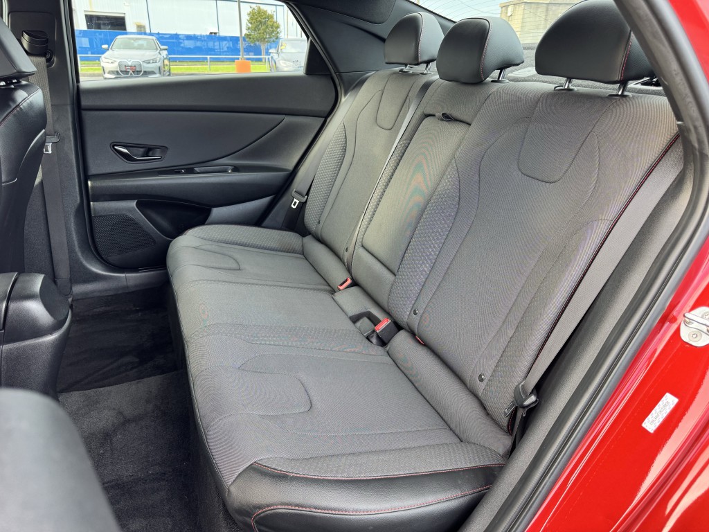 2022 Hyundai Elantra Image 27