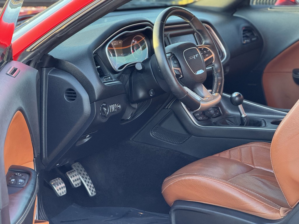 2015 Dodge Challenger Image 12
