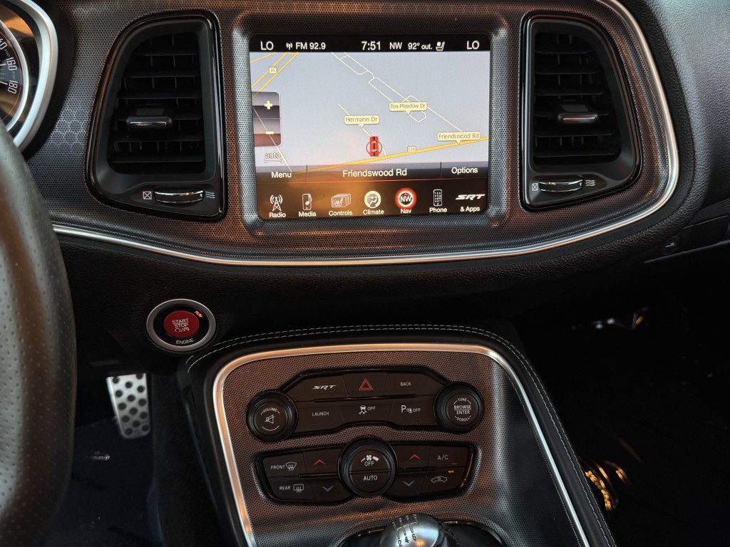 2015 Dodge Challenger Image 19
