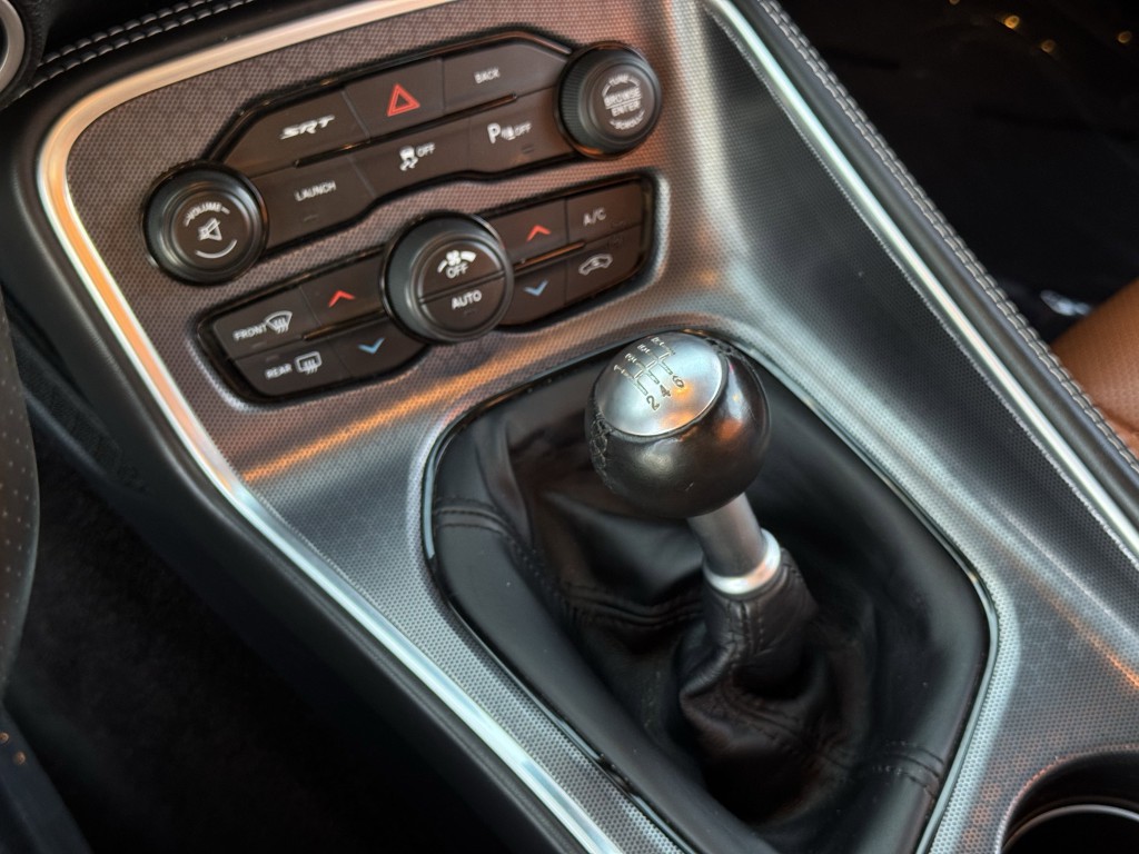 2015 Dodge Challenger Image 21