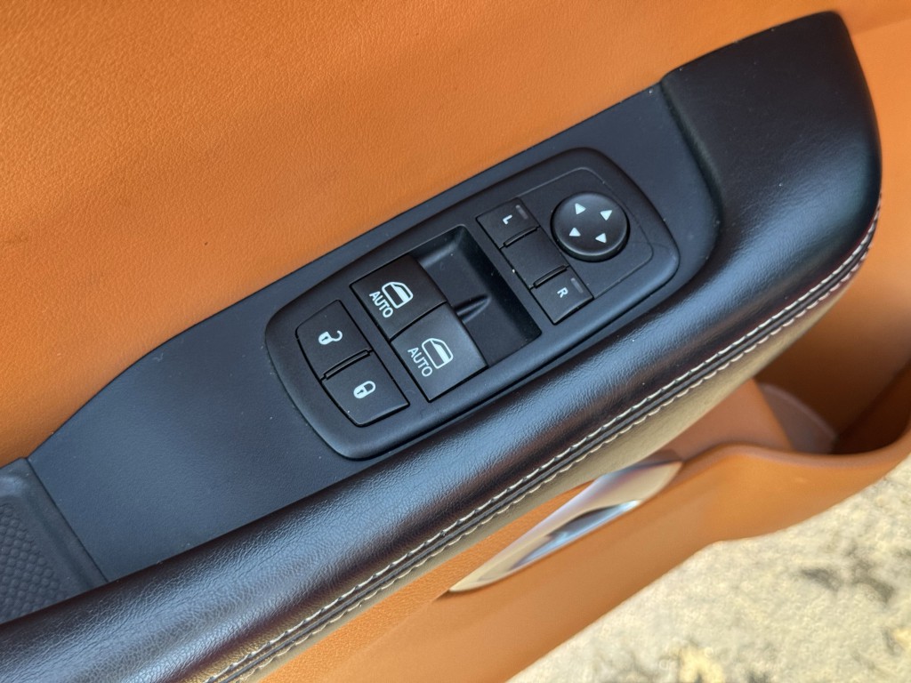 2015 Dodge Challenger Image 22
