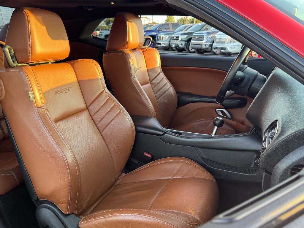 2015 Dodge Challenger Image 24