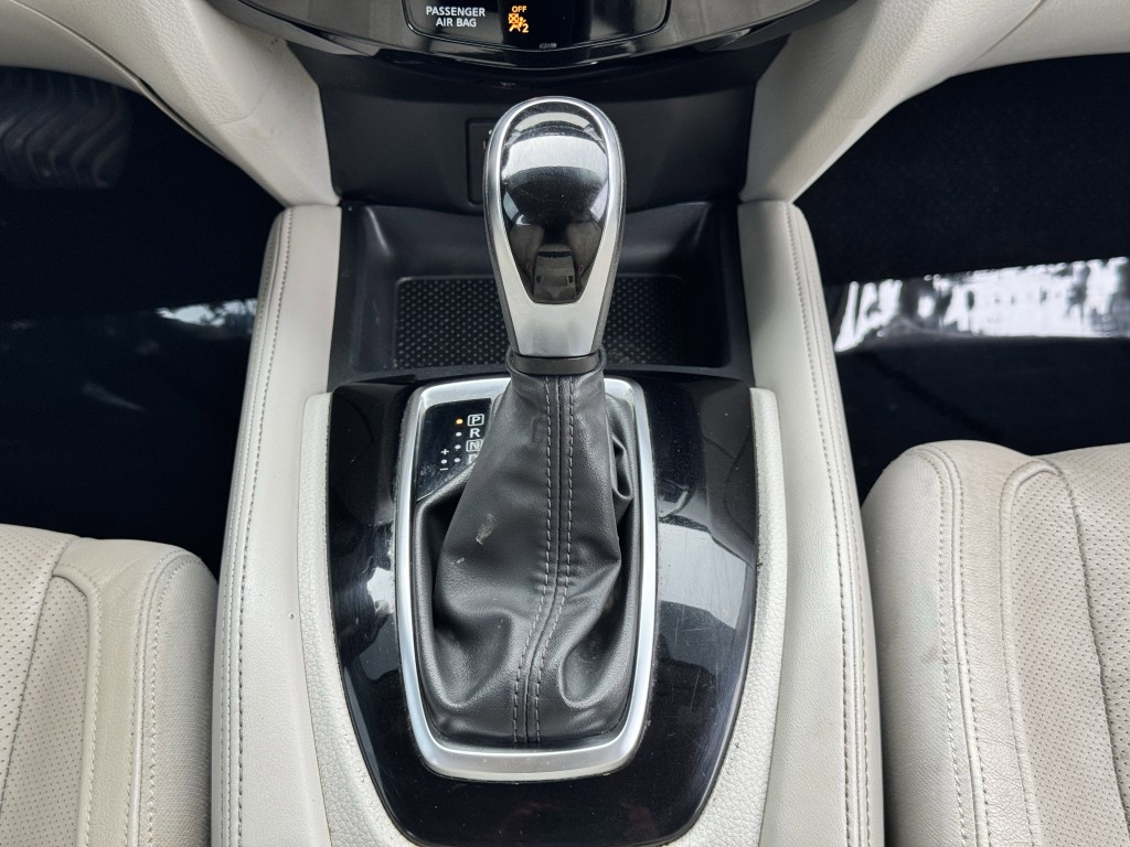 2018 Nissan Rogue Image 14