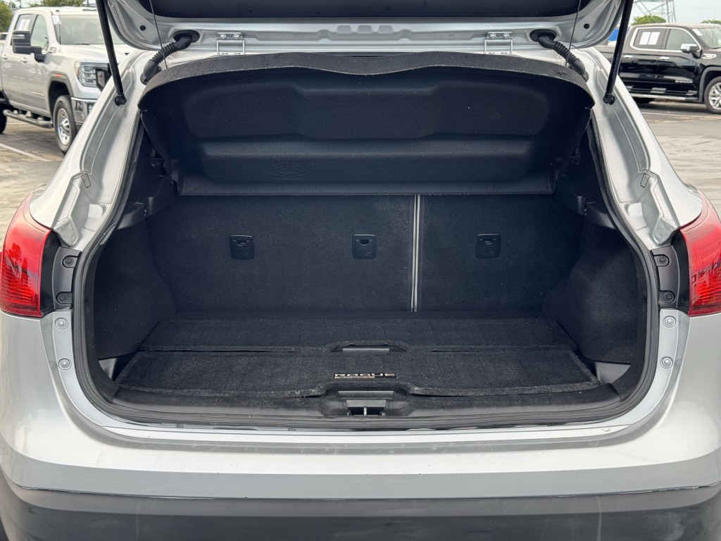 2018 Nissan Rogue Image 16