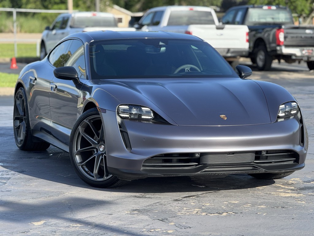 2021 Porsche Taycan Image 3