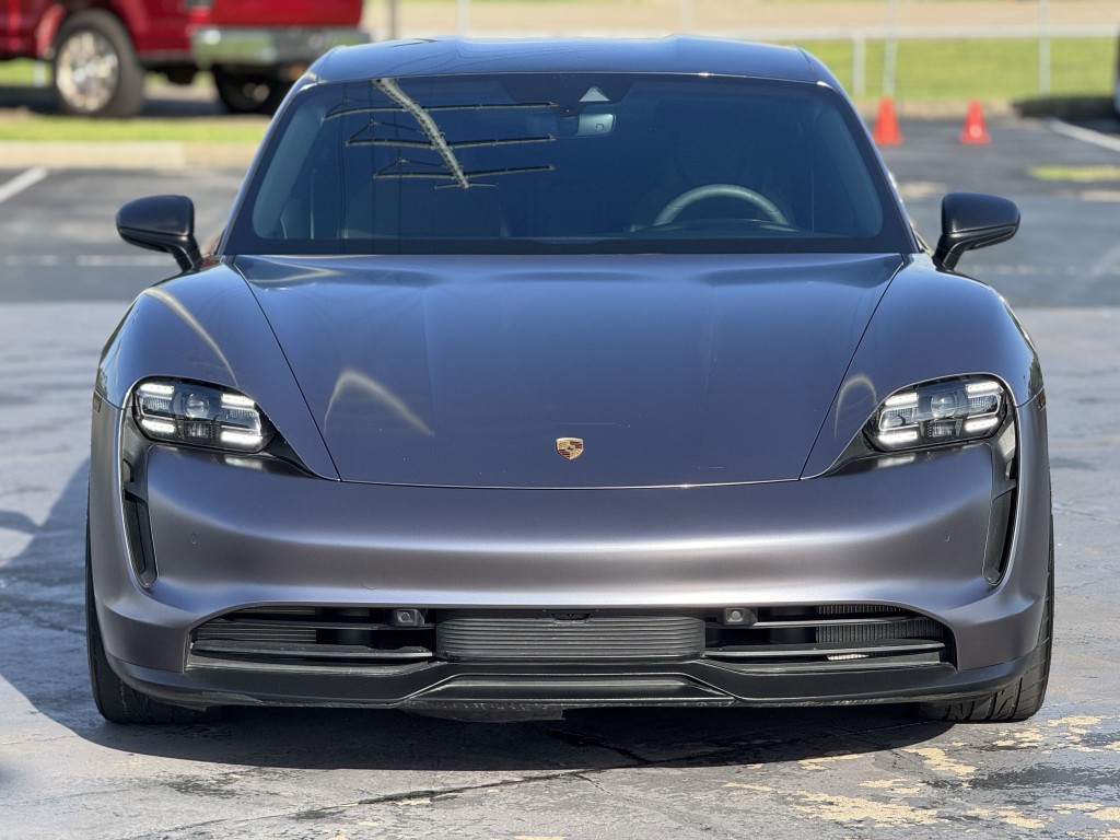 2021 Porsche Taycan Image 8