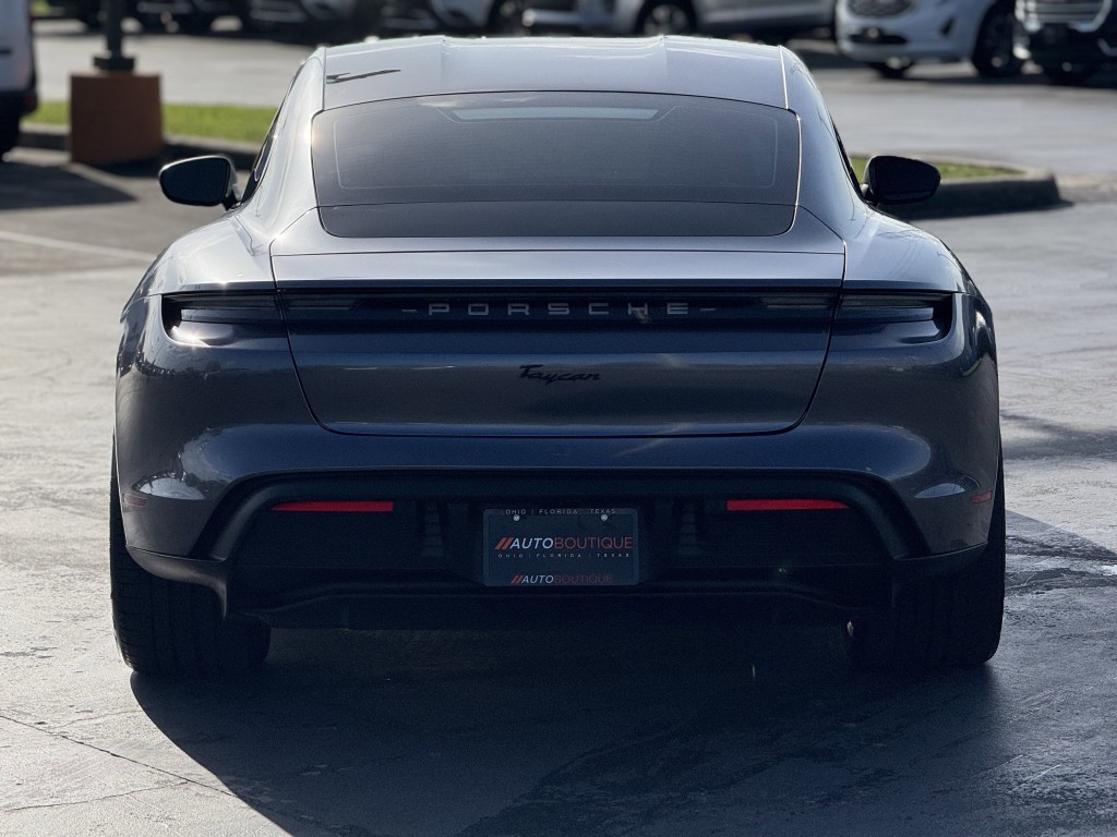 2021 Porsche Taycan Image 9