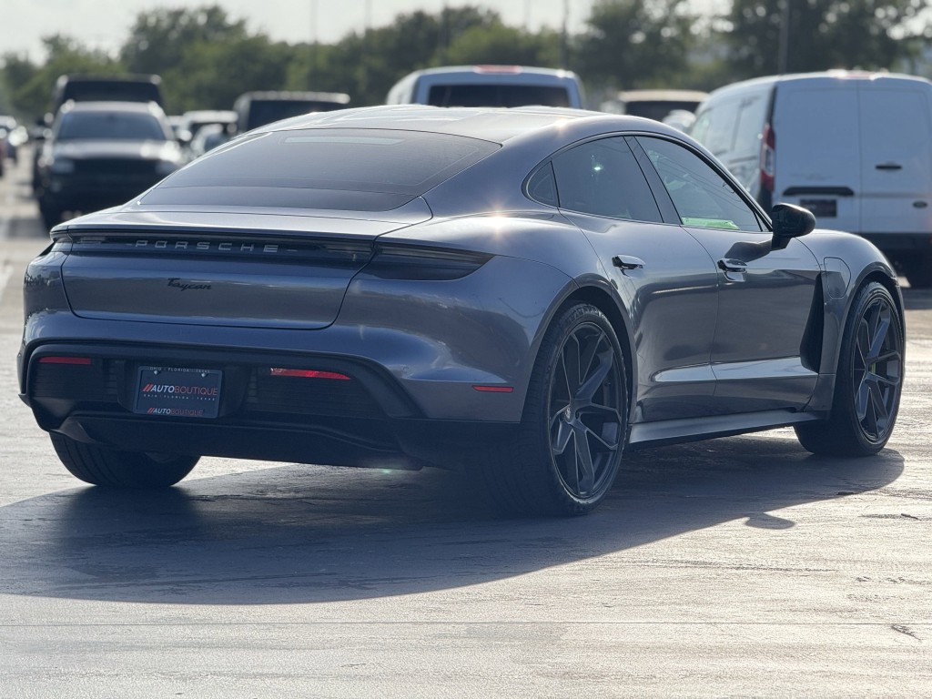 2021 Porsche Taycan Image 10