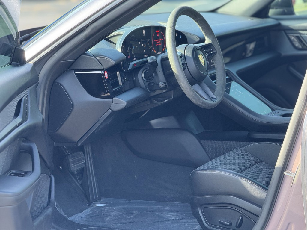 2021 Porsche Taycan Image 15