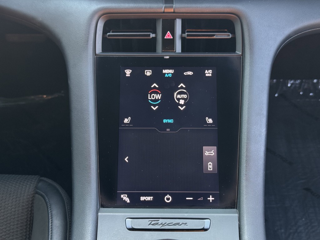 2021 Porsche Taycan Image 28