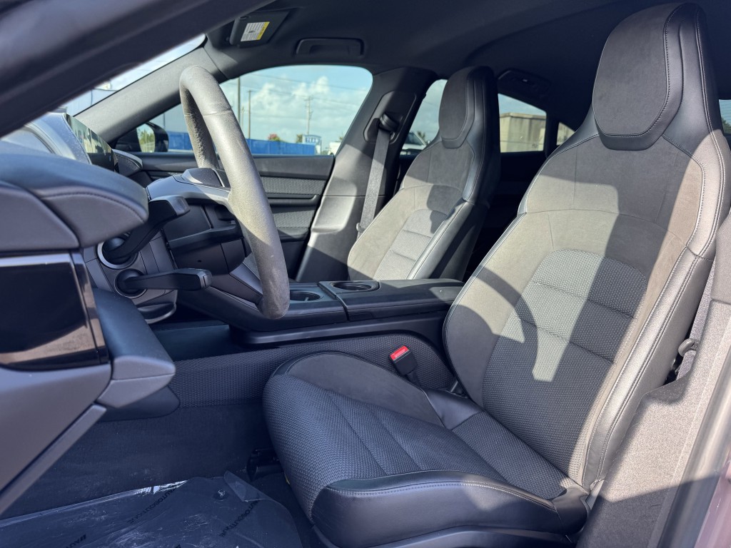 2021 Porsche Taycan Image 30