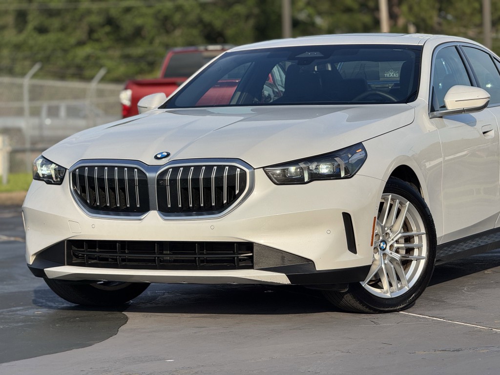 2025 BMW 5 Series Image 7