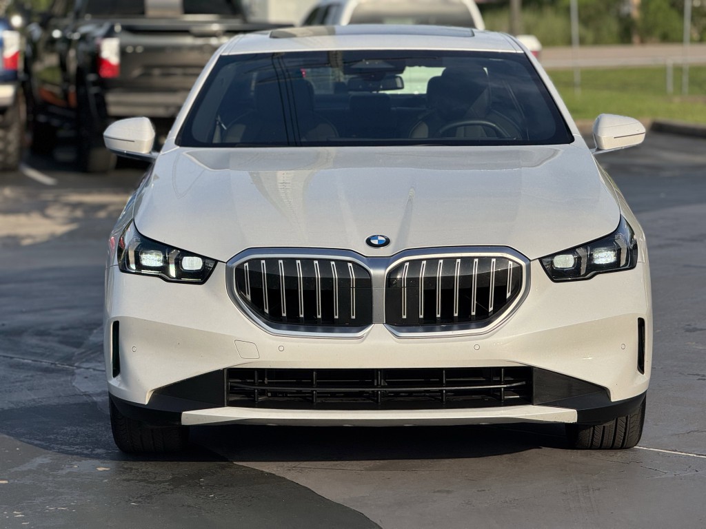 2025 BMW 5 Series Image 9