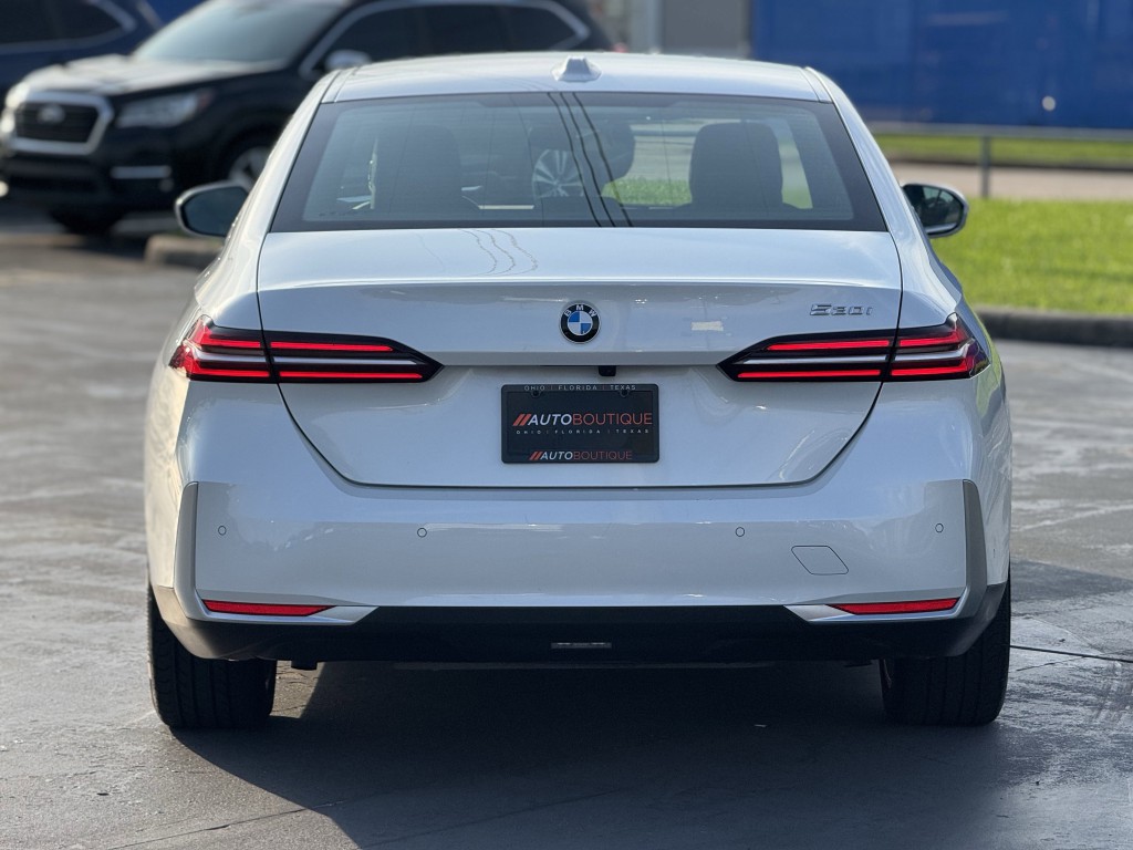 2025 BMW 5 Series Image 10