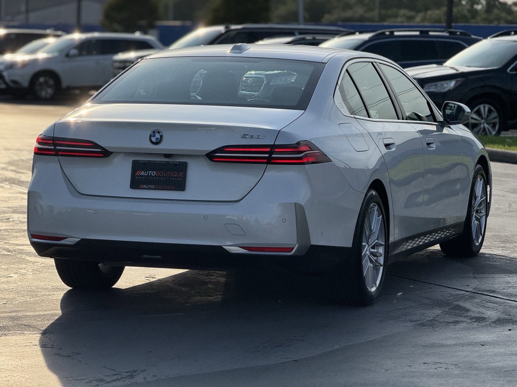2025 BMW 5 Series Image 11