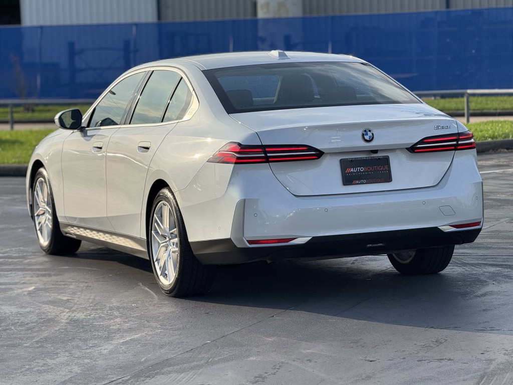 2025 BMW 5 Series Image 12