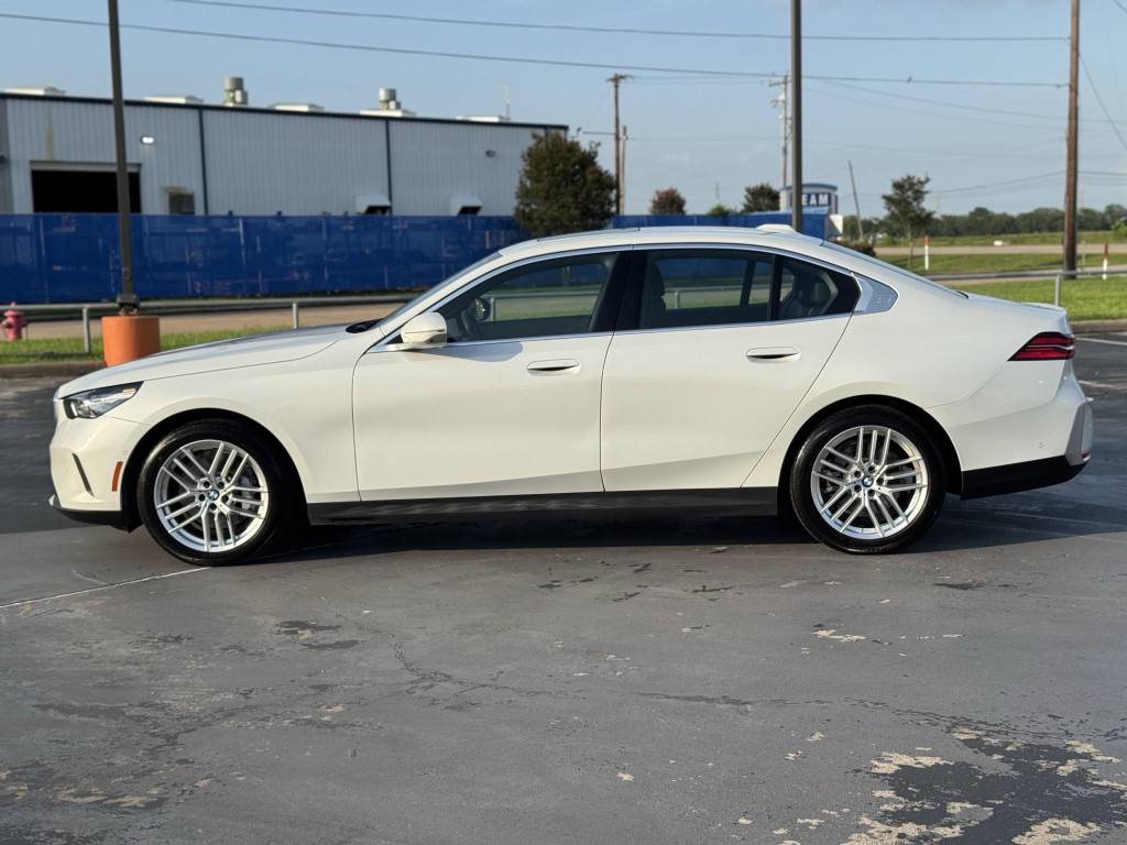 2025 BMW 5 Series Image 14