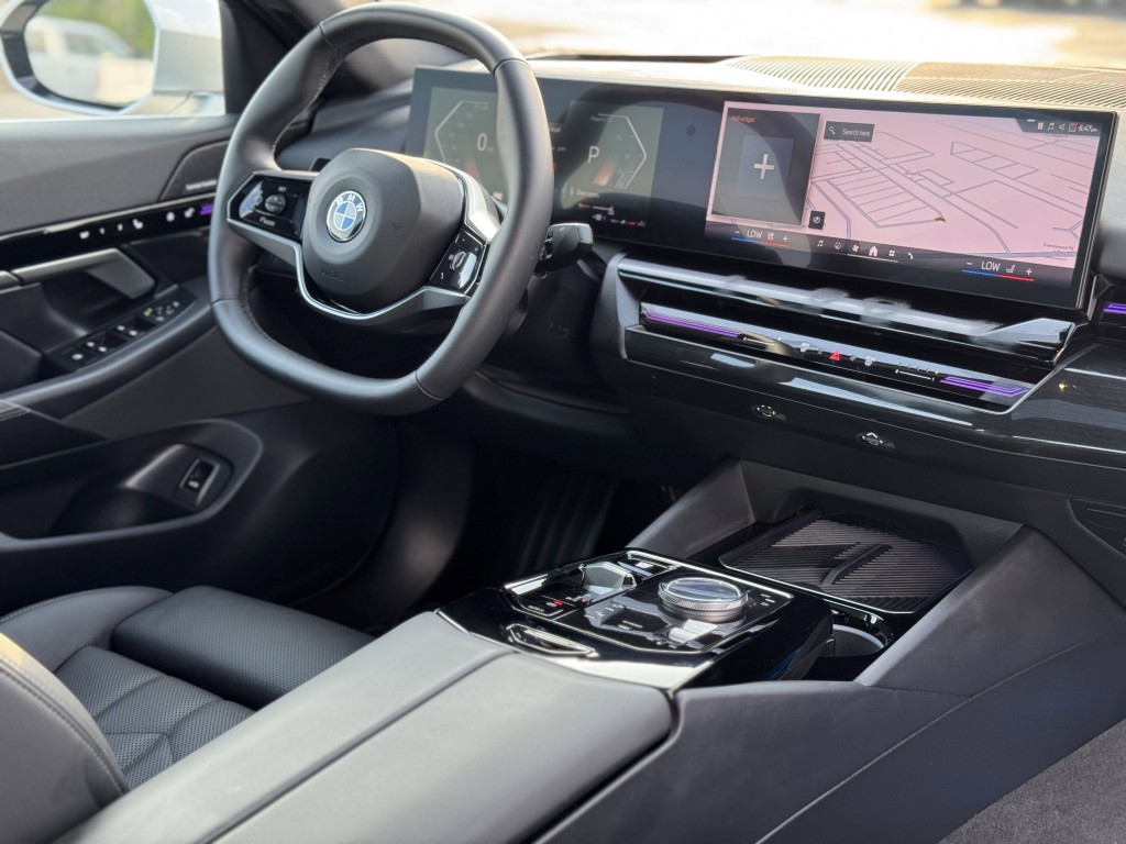 2025 BMW 5 Series Image 16