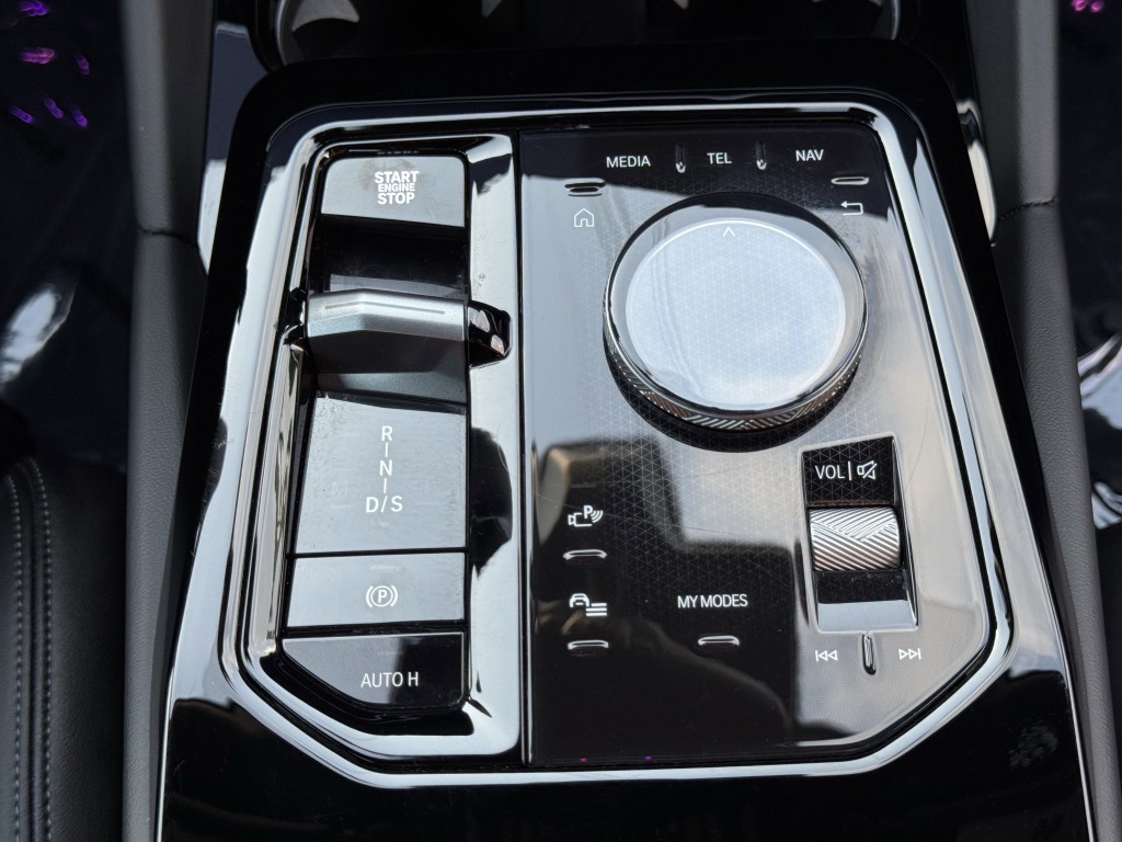 2025 BMW 5 Series Image 25