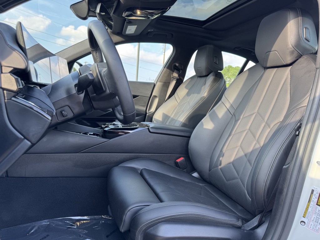 2025 BMW 5 Series Image 29