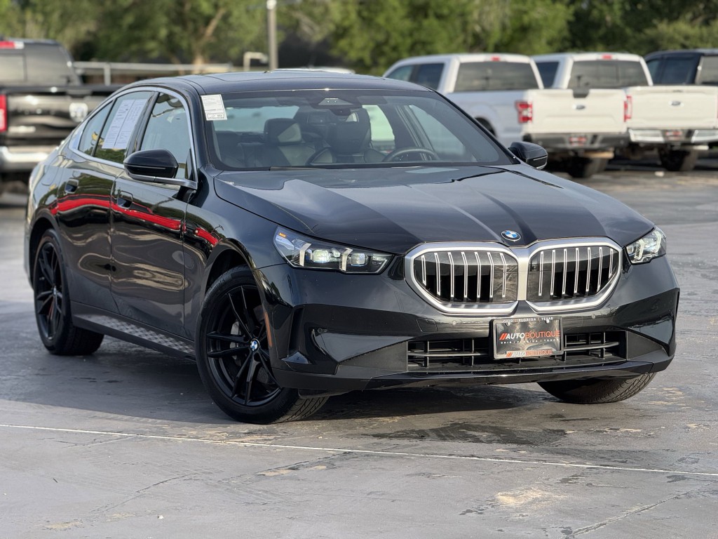 2025 BMW 5 Series Image 3