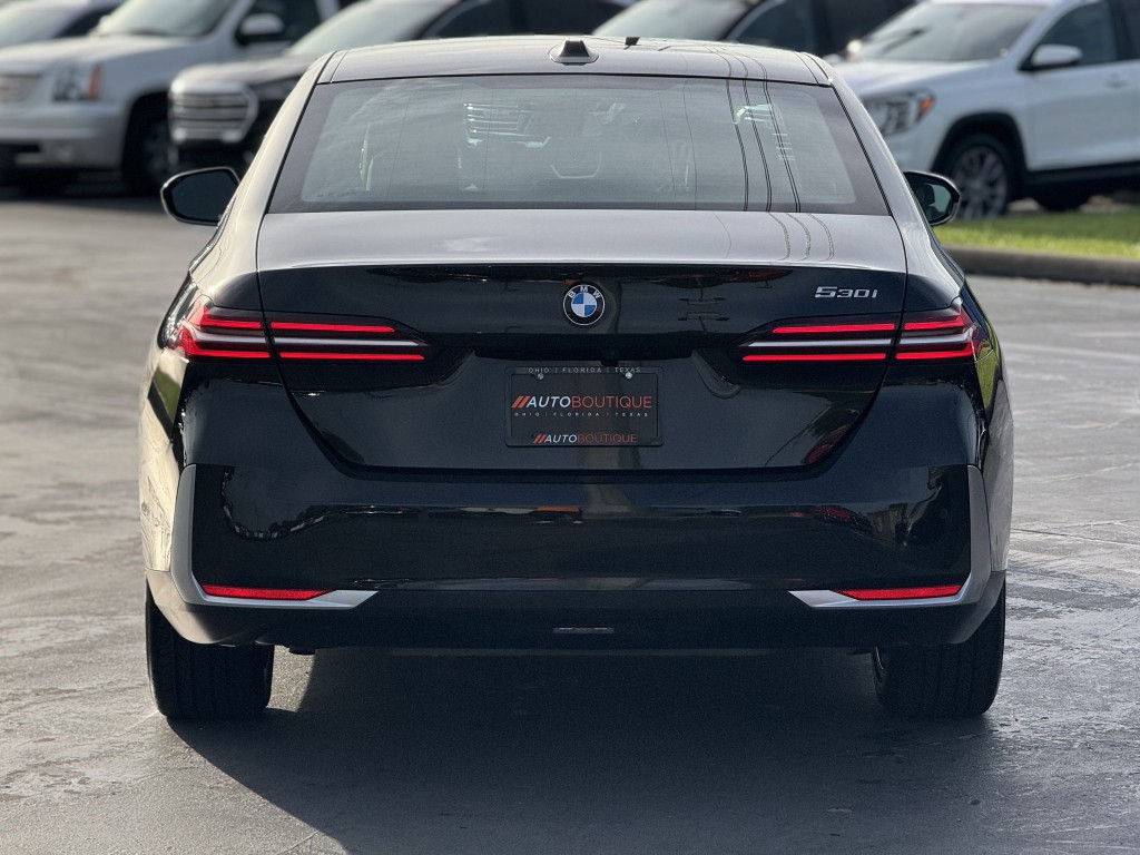 2025 BMW 5 Series Image 9