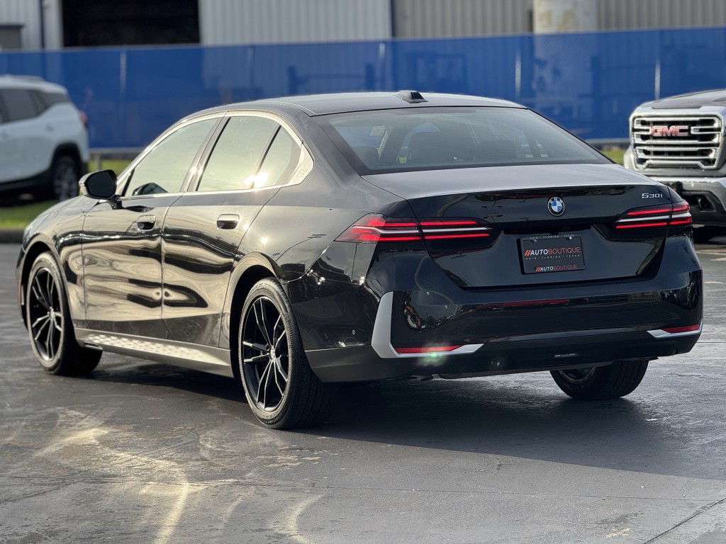 2025 BMW 5 Series Image 11