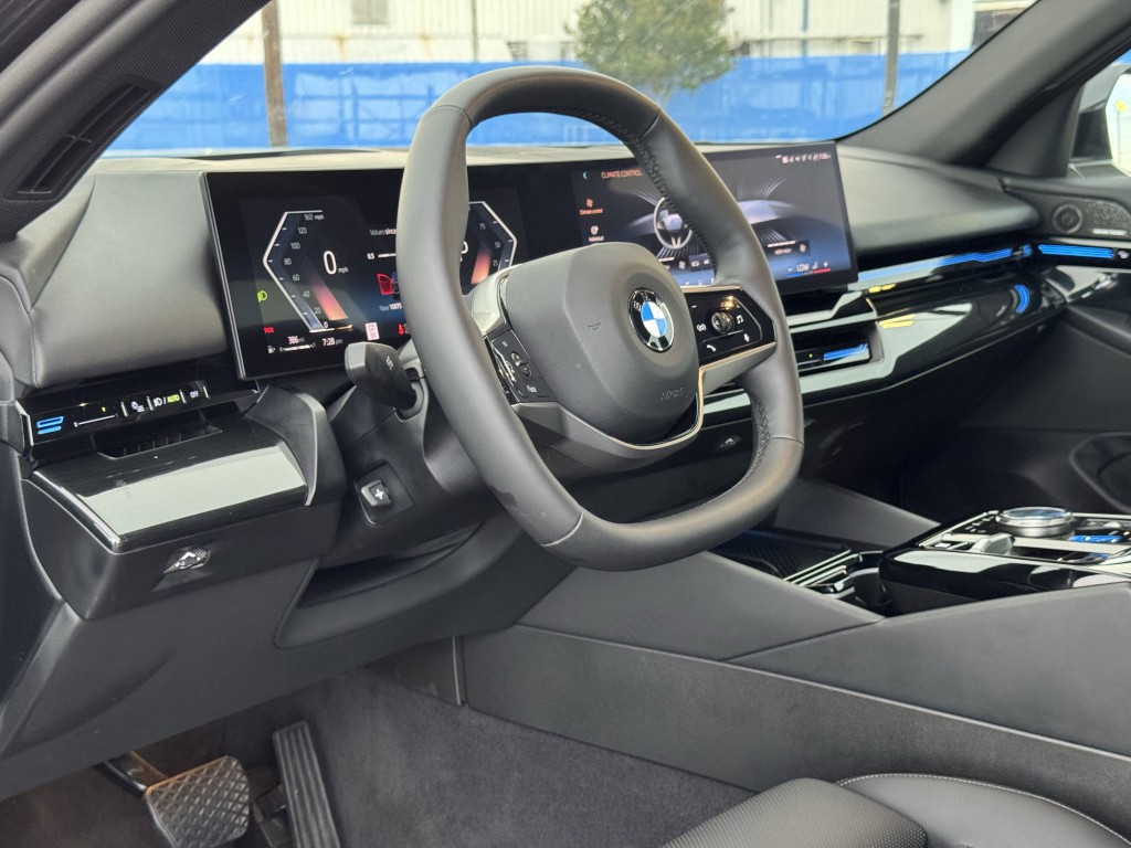 2025 BMW 5 Series Image 14
