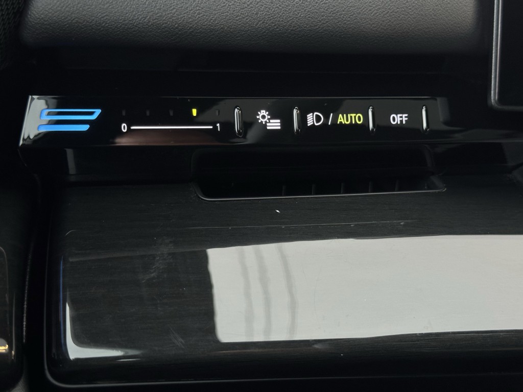 2025 BMW 5 Series Image 24