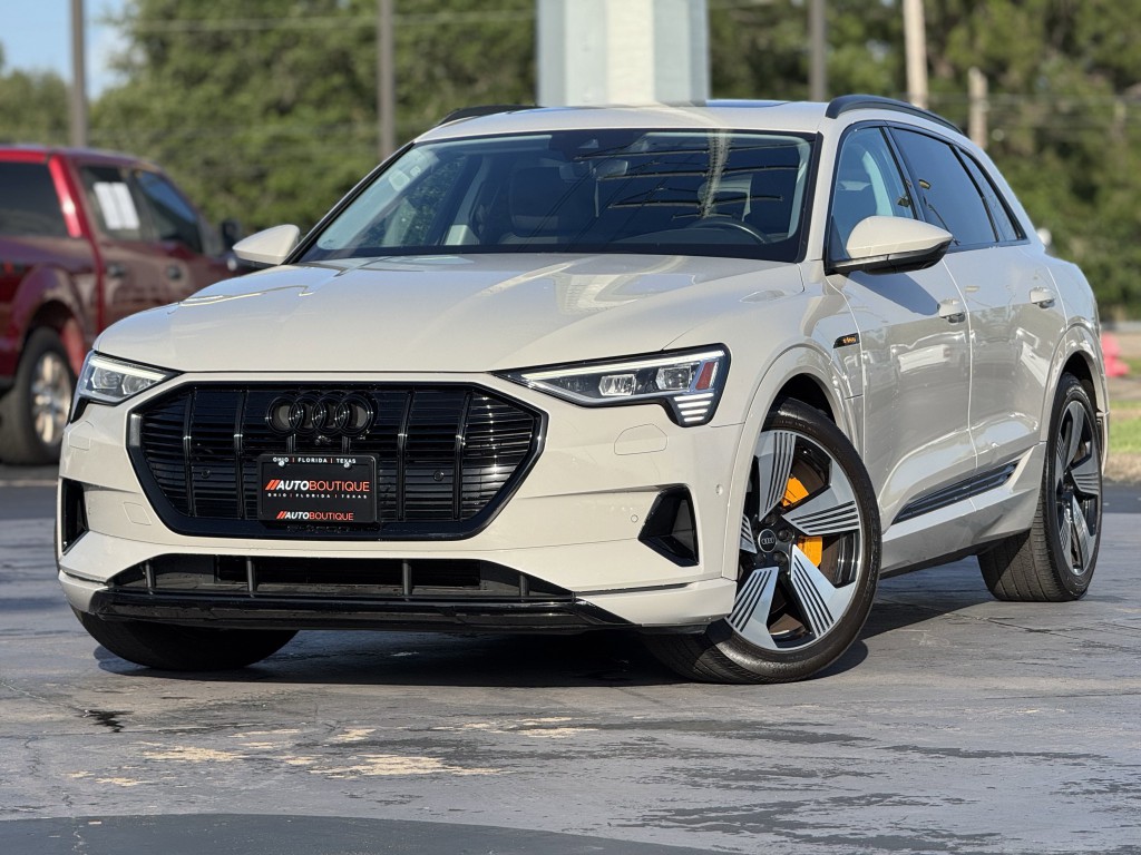 2022 Audi e-tron Image 5