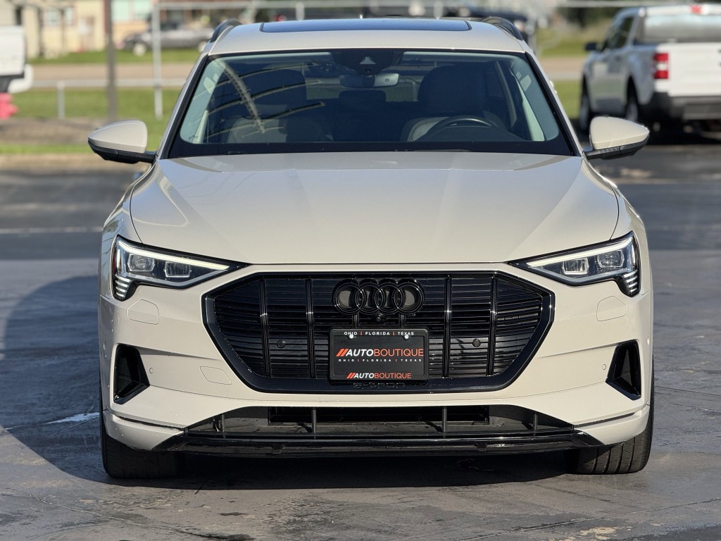 2022 Audi e-tron Image 6