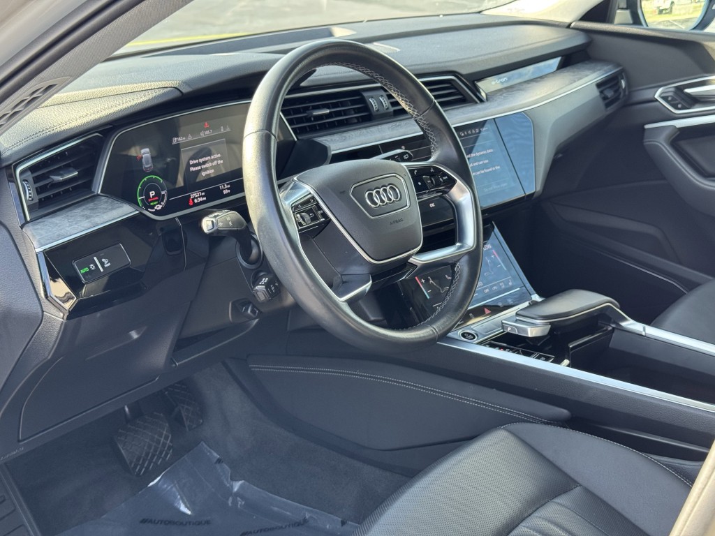 2022 Audi e-tron Image 11