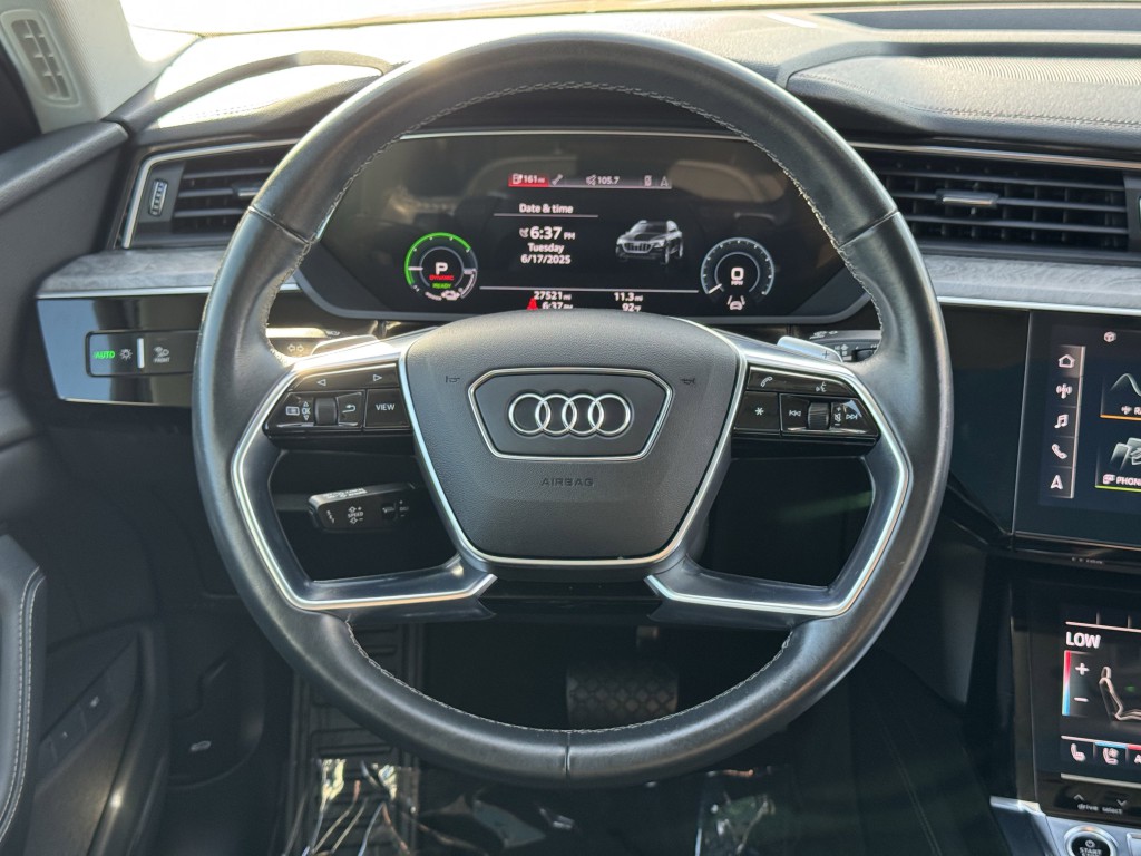 2022 Audi e-tron Image 14