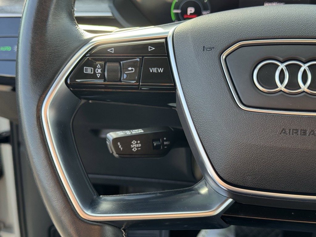 2022 Audi e-tron Image 15