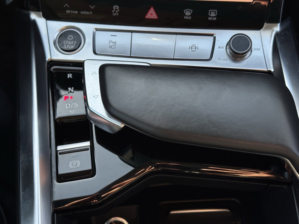 2022 Audi e-tron Image 22