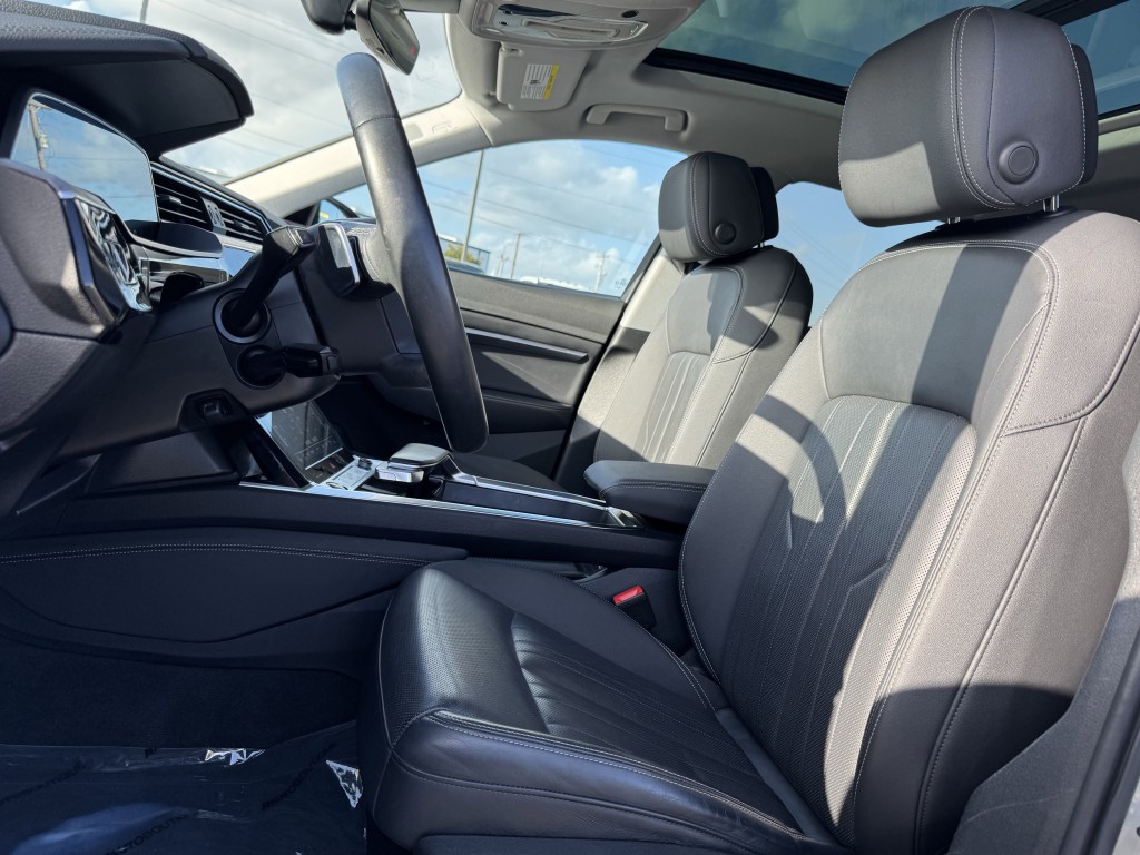 2022 Audi e-tron Image 24